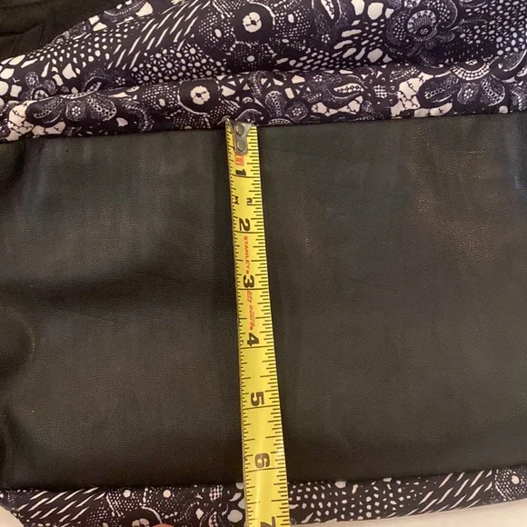 Lululemon Rare Lace Gym Bag - Picture 13 of 14